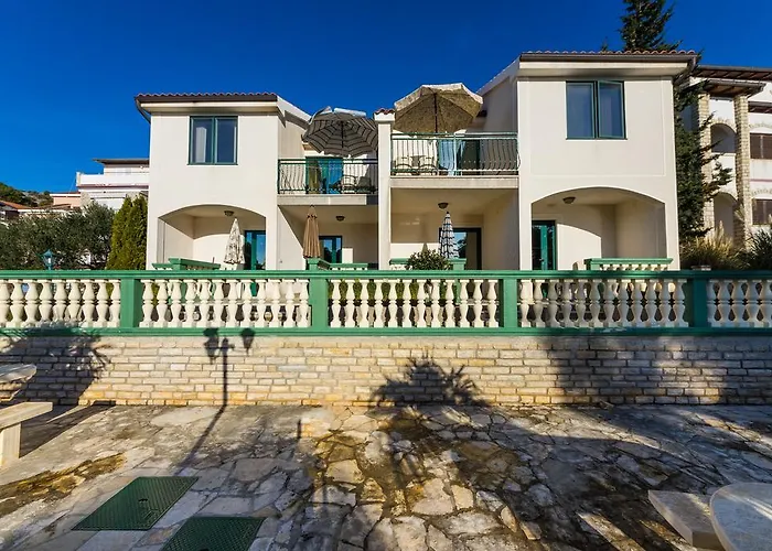 Golden Shell 1 Murter