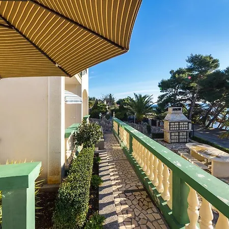 Golden Shell 1 3* Murter